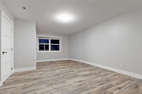 Photo 26 at 5 Donnybrook Lane, Kingsway South, Toronto