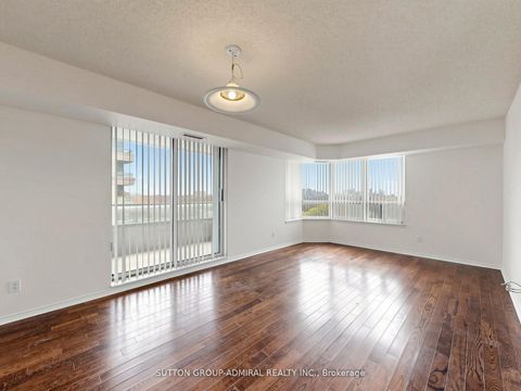 Photo 9 at 704 - 1 Emerald Lane, Yorkhill, Vaughan