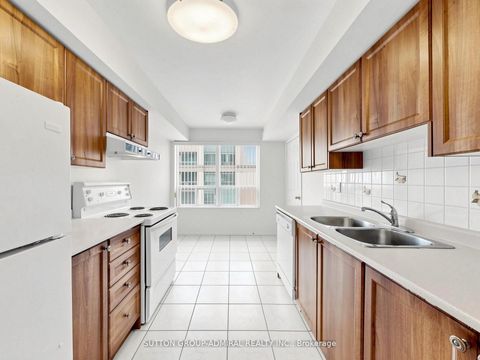 Photo 12 at 704 - 1 Emerald Lane, Yorkhill, Vaughan