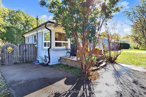 Photo 4 at 59 Machell Avenue, Aurora Village, Aurora
