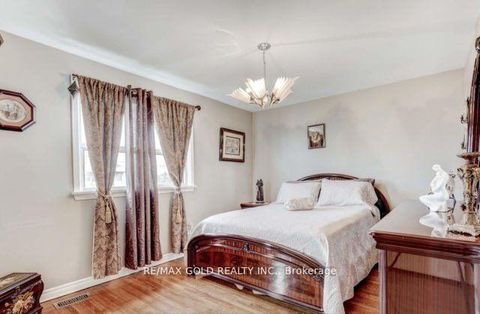 Photo 12 at 6 Monaco Court, Black Creek, Toronto