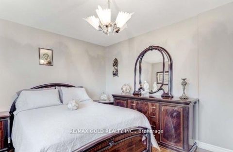 Photo 13 at 6 Monaco Court, Black Creek, Toronto