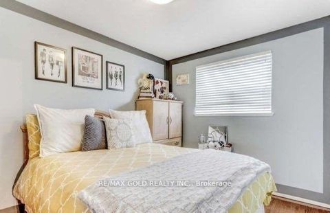Photo 14 at 6 Monaco Court, Black Creek, Toronto