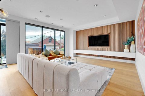 Photo 18 at 2931 Lansdowne Avenue, Glen Park, Toronto