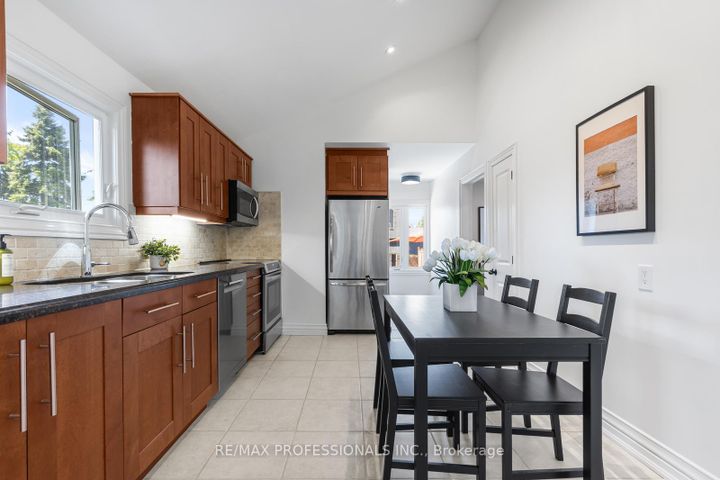 Photo 5 at 869 First Street, Lakeview, Mississauga