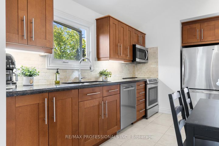 Photo 6 at 869 First Street, Lakeview, Mississauga
