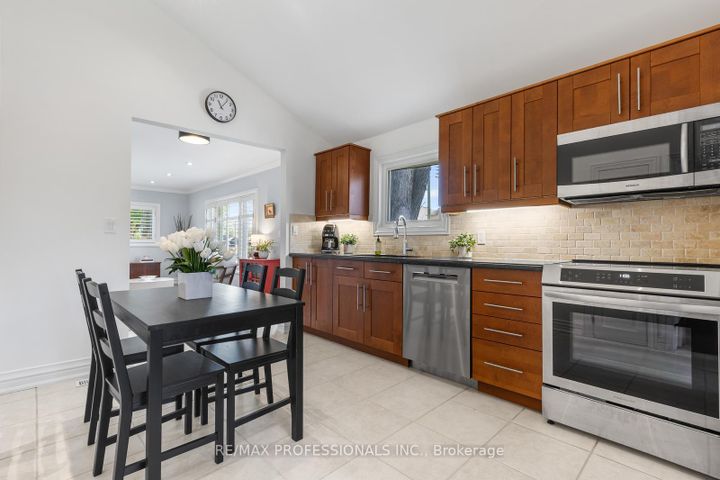 Photo 7 at 869 First Street, Lakeview, Mississauga