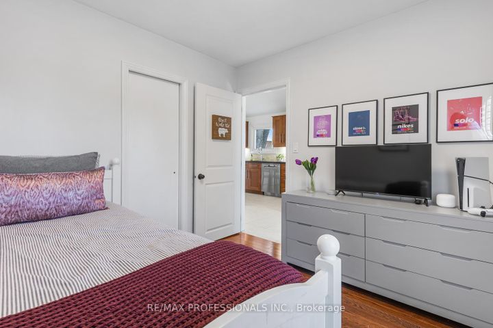 Photo 17 at 869 First Street, Lakeview, Mississauga
