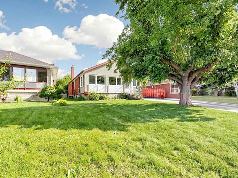 Photo 2 at 9 Clevedon Street E, CFB, Toronto