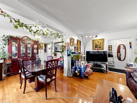 Photo 10 at 9 Clevedon Street E, CFB, Toronto