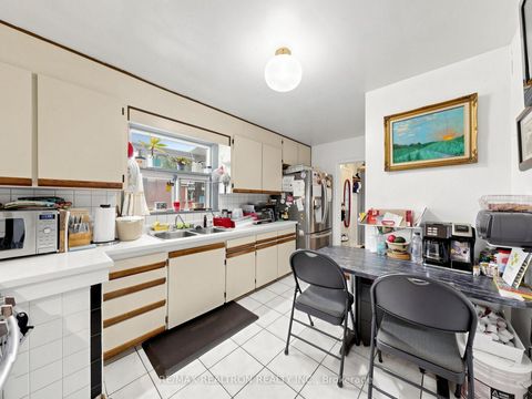 Photo 13 at 9 Clevedon Street E, CFB, Toronto
