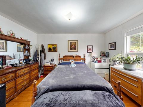 Photo 18 at 9 Clevedon Street E, CFB, Toronto