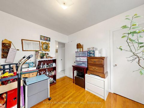 Photo 22 at 9 Clevedon Street E, CFB, Toronto