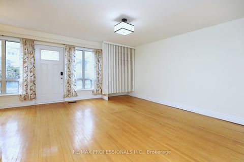 Photo 2 at 20 - 160 Carsbrooke Road, Etobicoke West Mall, Toronto