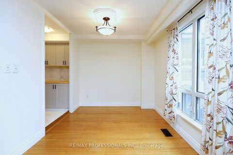 Photo 4 at 20 - 160 Carsbrooke Road, Etobicoke West Mall, Toronto