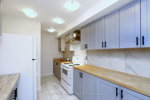 Photo 6 at 20 - 160 Carsbrooke Road, Etobicoke West Mall, Toronto
