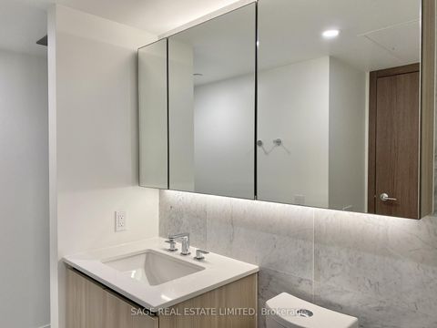 Photo 4 at 801 - 17 Bathurst Street, Waterfront Communities C1, Toronto
