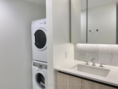 Photo 16 at 801 - 17 Bathurst Street, Waterfront Communities C1, Toronto