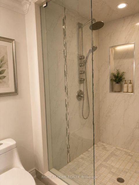 Photo 9 at 412 - 333 CLARK Avenue W, Yorkhill, Vaughan