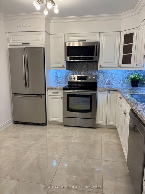 Photo 20 at 412 - 333 CLARK Avenue W, Yorkhill, Vaughan