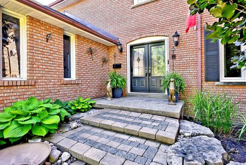 Photo 3 at 425 Easy Street, Mill Pond, Richmond Hill
