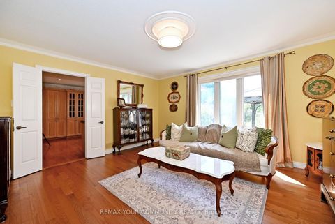 Photo 7 at 425 Easy Street, Mill Pond, Richmond Hill