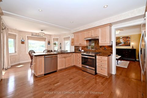 Photo 9 at 425 Easy Street, Mill Pond, Richmond Hill