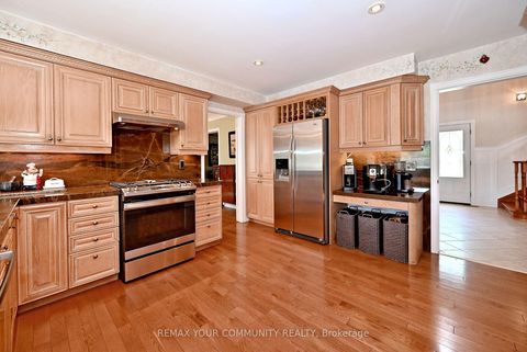 Photo 10 at 425 Easy Street, Mill Pond, Richmond Hill