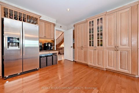 Photo 11 at 425 Easy Street, Mill Pond, Richmond Hill