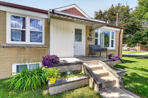 Photo 4 at 20 Alanbury Crescent, Woburn, Toronto