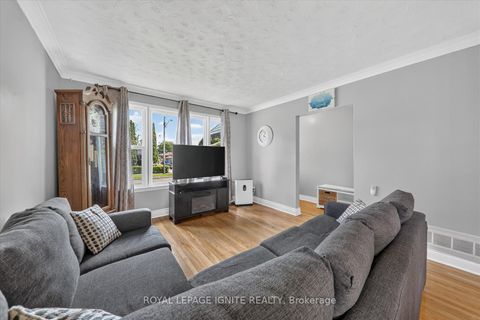 Photo 7 at 20 Alanbury Crescent, Woburn, Toronto