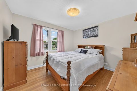 Photo 12 at 20 Alanbury Crescent, Woburn, Toronto