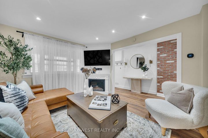 Photo 2 at 259 Sixth Street, New Toronto, Toronto