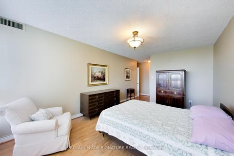Photo 11 at 1802 - 1 Clark Avenue W, Yorkhill, Vaughan
