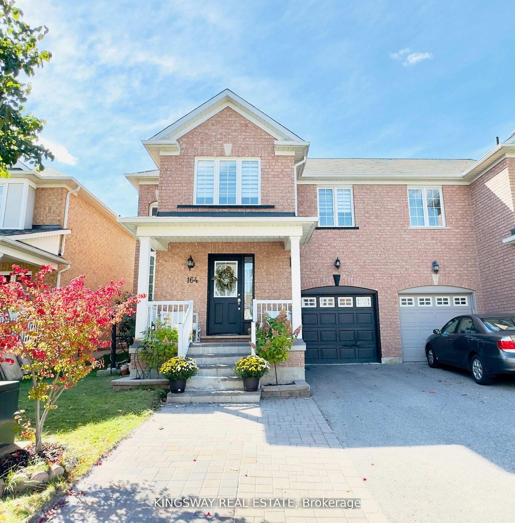 164 Gail Parks Crescent, Woodland Hill, Newmarket photo number 2