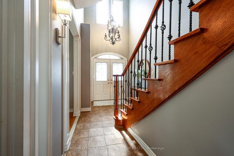 Photo 2 at 140 Humber Forest Court, Sonoma Heights, Vaughan