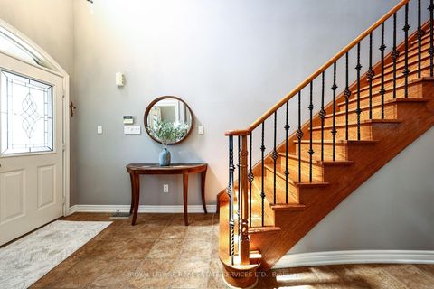 Photo 5 at 140 Humber Forest Court, Sonoma Heights, Vaughan