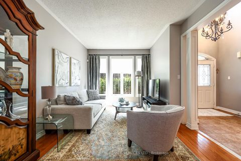 Photo 6 at 140 Humber Forest Court, Sonoma Heights, Vaughan