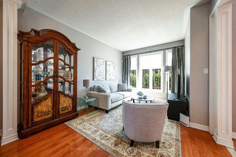 Photo 7 at 140 Humber Forest Court, Sonoma Heights, Vaughan