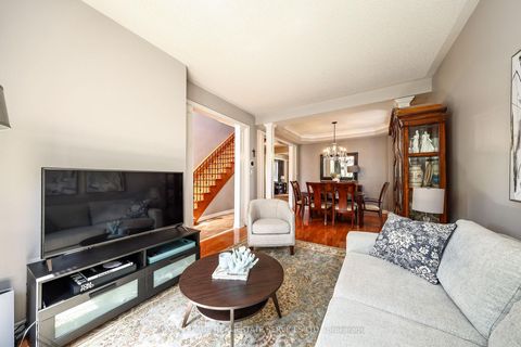 Photo 9 at 140 Humber Forest Court, Sonoma Heights, Vaughan