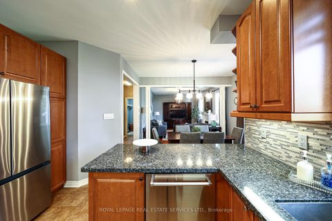 Photo 16 at 140 Humber Forest Court, Sonoma Heights, Vaughan
