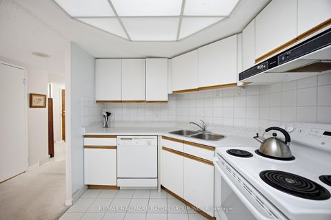 Photo 2 at 211 - 10 Kenneth Avenue, Willowdale East, Toronto