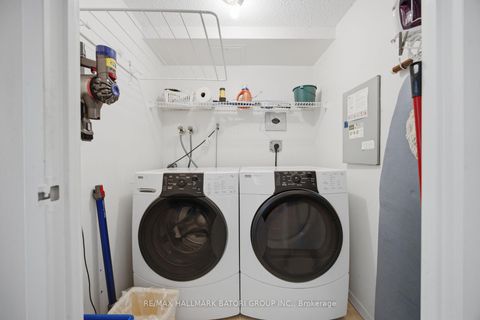 Photo 3 at 211 - 10 Kenneth Avenue, Willowdale East, Toronto