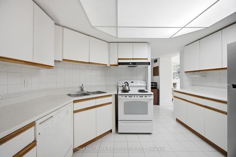 Photo 4 at 211 - 10 Kenneth Avenue, Willowdale East, Toronto