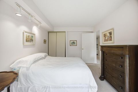 Photo 18 at 211 - 10 Kenneth Avenue, Willowdale East, Toronto