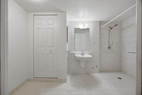 Photo 26 at 211 - 10 Kenneth Avenue, Willowdale East, Toronto