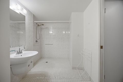Photo 27 at 211 - 10 Kenneth Avenue, Willowdale East, Toronto