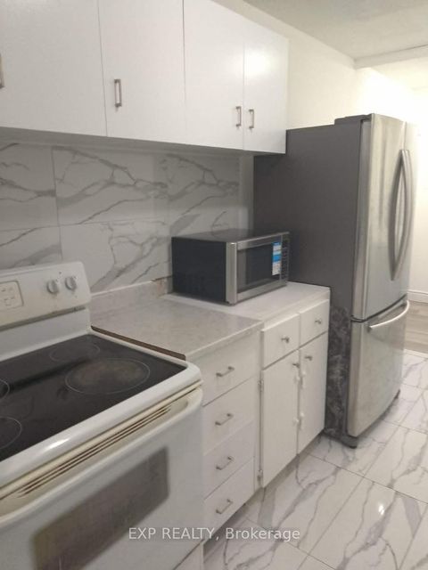 Photo 4 at 816 - 320 Dixon Road, The Westway, Toronto