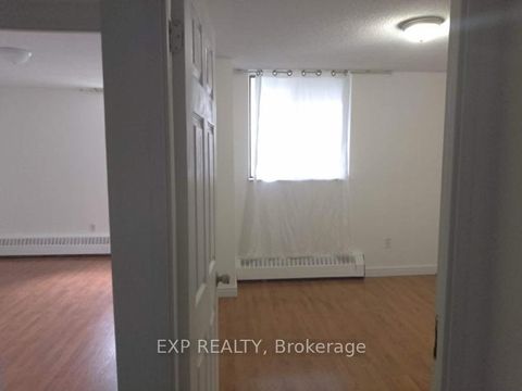 Photo 9 at 816 - 320 Dixon Road, The Westway, Toronto