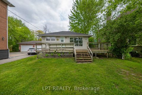 Photo 2 at 17 Lake Drive E, Historic Lakeshore Communities, Georgina